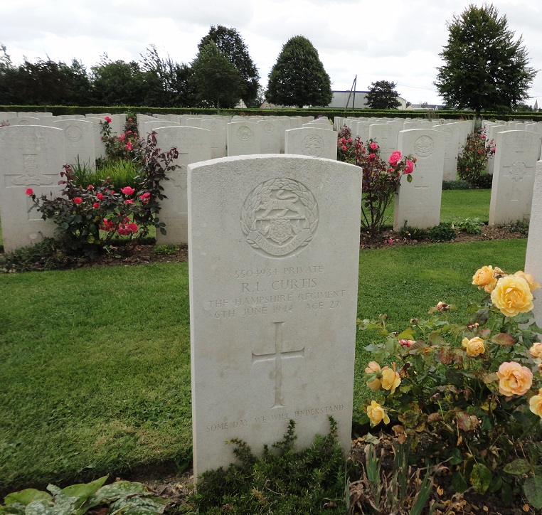 The grave of Private RL Curtis at the Commonwealth War Graves Cemetry in Bayeux